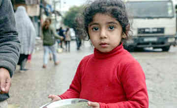 ガザで飢餓に苦しむパレスチナ人