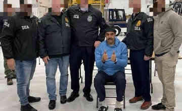 トランプ大統領の政策下で拉致されて手錠をかけられたベネズエラ大統領